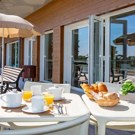 Vacanceole - Le Domaine Du Mont - Mont St Michel ホテル 3*